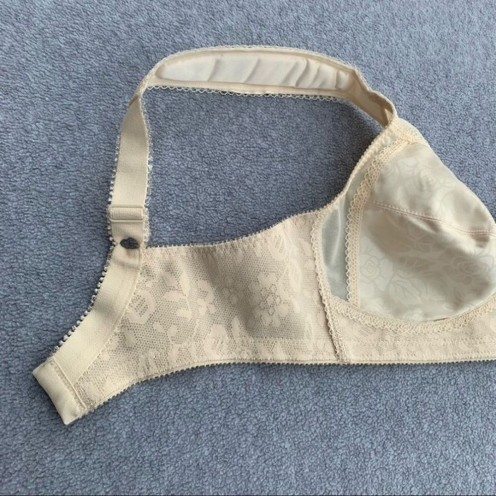 Playtex Lace Comfort Bra View 2